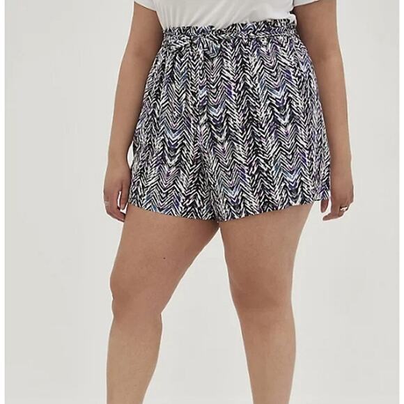TORRID SHORTS PLUS SIZE 2X COMFORTABLE PULL ON PAPERBAG TIE WAIST SOFT CHEVRON - Picture 5 of 10